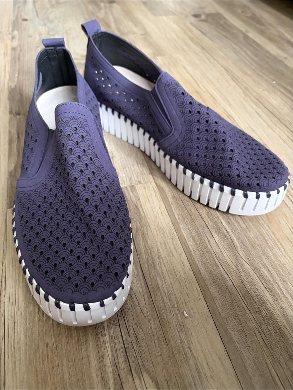 NWT Ilse Jacobsen Hornbaek women Dark Indigo Tulip sneakers. Size 41 , in USA 9